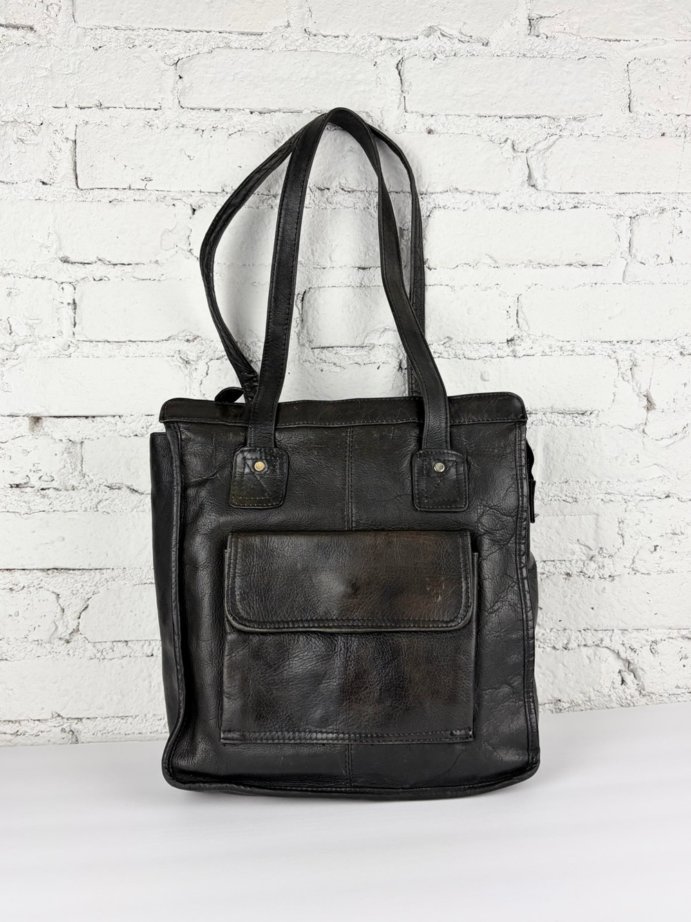 Frye Vintage Black Leather Distressed Shoulder Top Zip Tote Bag Purse